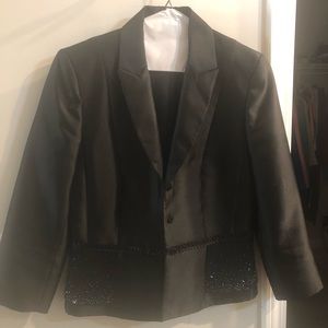 Tahari suit size 4.